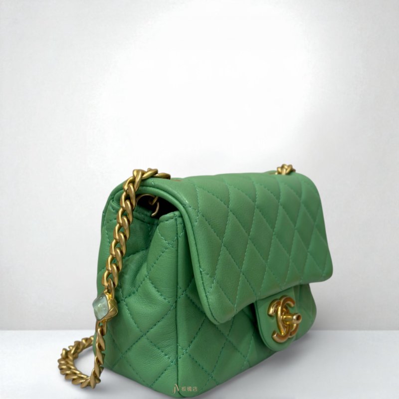 CHANEL 綠色羊皮金釦寶石鏈方胖子-2