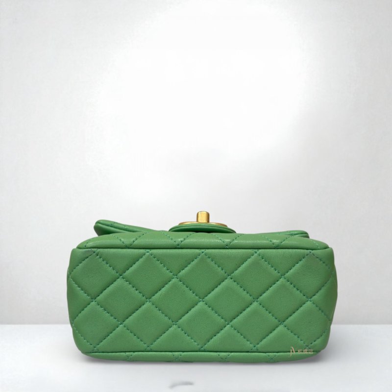 CHANEL 綠色羊皮金釦寶石鏈方胖子-4