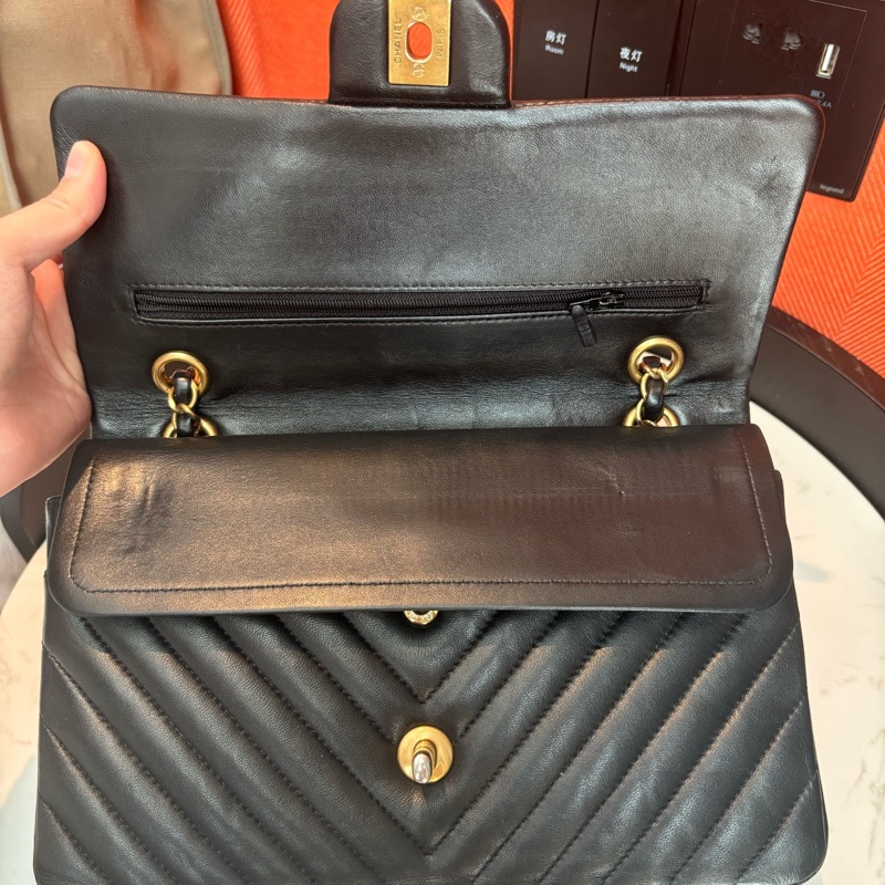 Chanel • 經典Cf 25 黑金山形紋羊皮口蓋包 中號-11