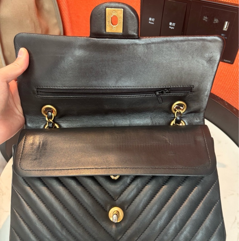 Chanel • 經典Cf 25 黑金山形紋羊皮口蓋包 中號-19