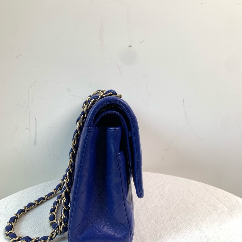 Chanel • 經典Cf 25 寶石藍金釦小羊皮口蓋包 中號-6