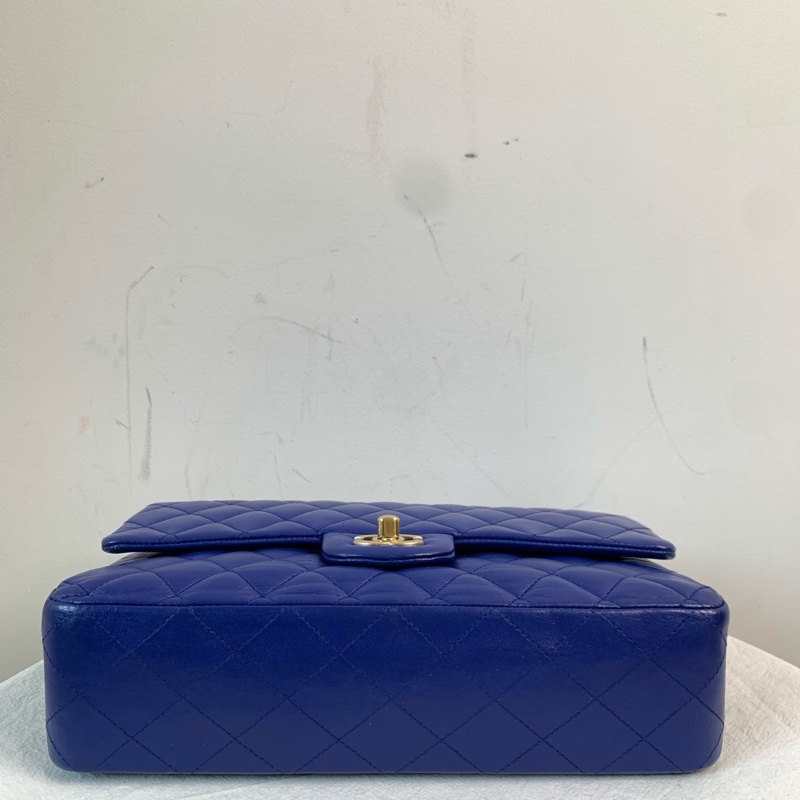 Chanel • 經典Cf 25 寶石藍金釦小羊皮口蓋包 中號-7