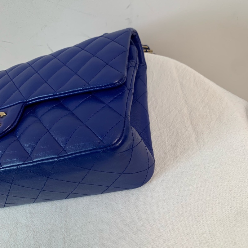 Chanel • 經典Cf 25 寶石藍金釦小羊皮口蓋包 中號-13