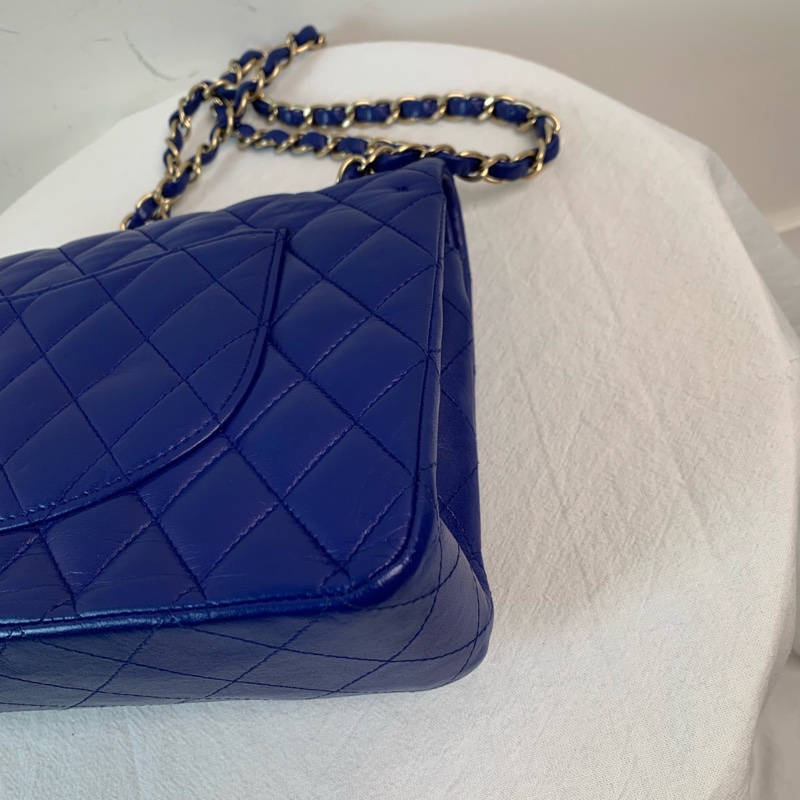 Chanel • 經典Cf 25 寶石藍金釦小羊皮口蓋包 中號-16
