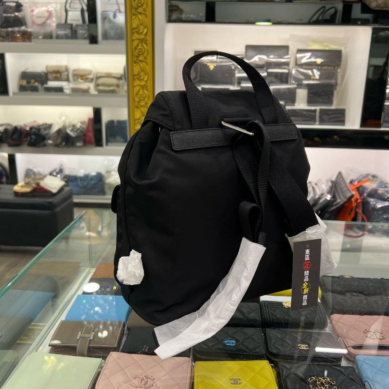 東區正精品㊣PRADA 1BZ677 全新黑色尼龍銀三角束口前雙口袋磁釦後背包小款 RZ6039-4