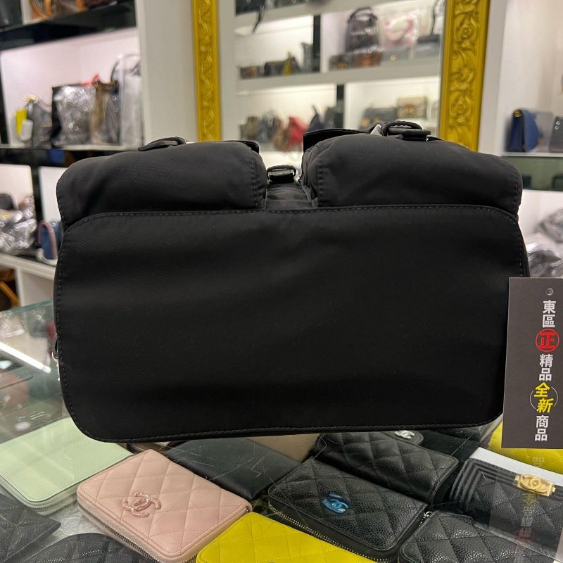東區正精品㊣PRADA 1BZ677 全新黑色尼龍銀三角束口前雙口袋磁釦後背包小款 RZ6039-5