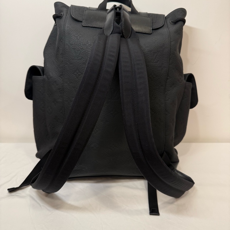 Christopher MM LV 後背包 黑色原花壓紋-1