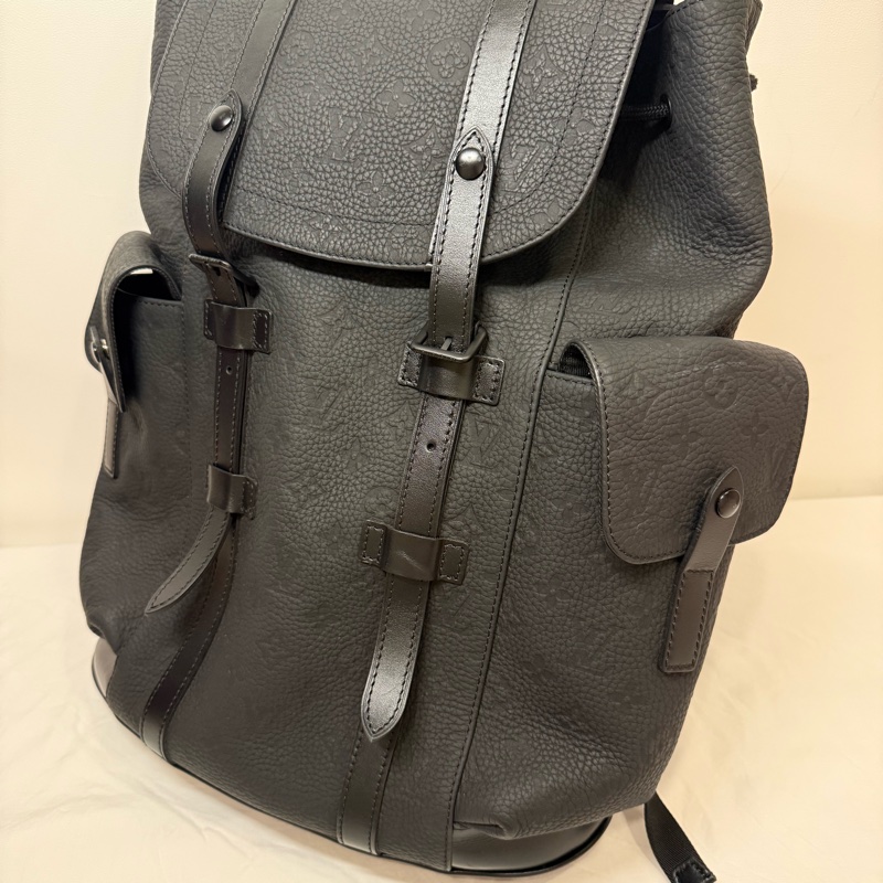 Christopher MM LV 後背包 黑色原花壓紋-2