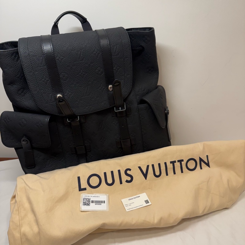 Christopher MM LV 後背包 黑色原花壓紋-4