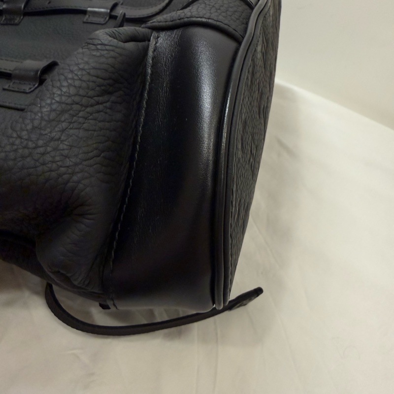 Christopher MM LV 後背包 黑色原花壓紋-7