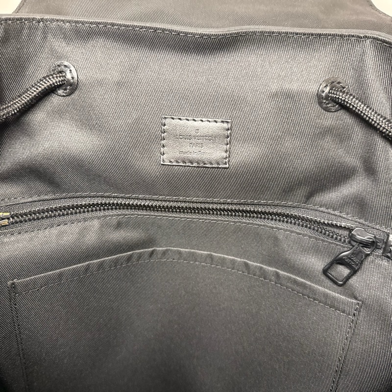 Christopher MM LV 後背包 黑色原花壓紋-12