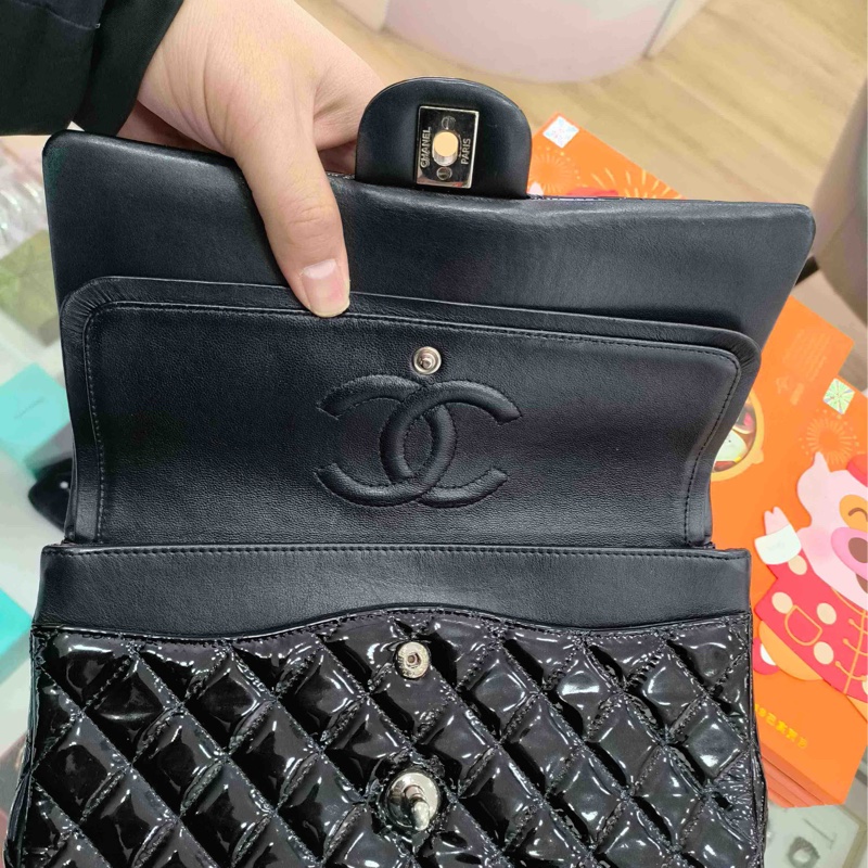 Chanel • 經典Cf 25 黑色漆皮銀釦口蓋包 中號 有購證-6