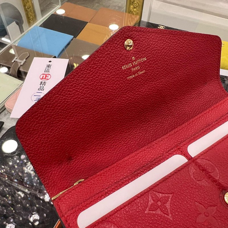 東區正精品㊣ LOUIS VUITTON LV SARAH 紅色全皮壓紋信封釦子長夾 RZ4981-3