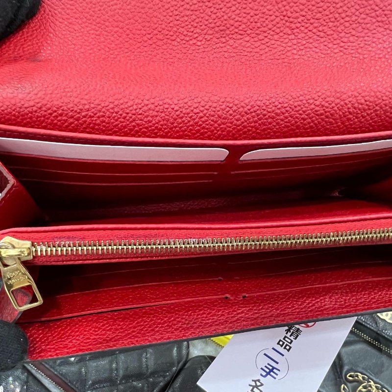 東區正精品㊣ LOUIS VUITTON LV SARAH 紅色全皮壓紋信封釦子長夾 RZ4981-5