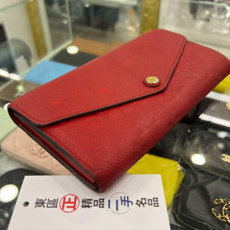 東區正精品㊣ LOUIS VUITTON LV SARAH 紅色全皮壓紋信封釦子長夾 RZ4981-7