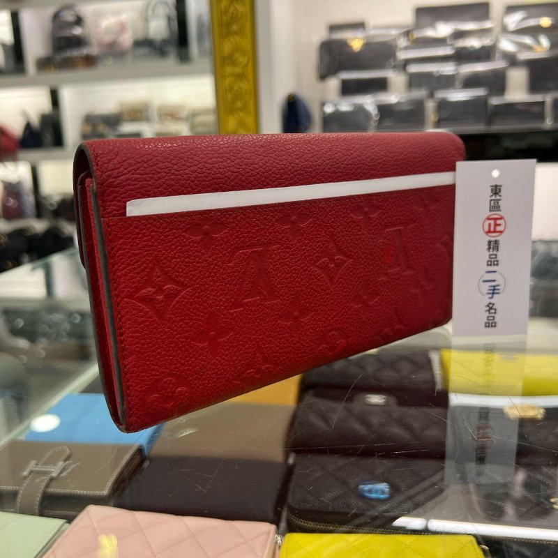 東區正精品㊣ LOUIS VUITTON LV SARAH 紅色全皮壓紋信封釦子長夾 RZ4981-9