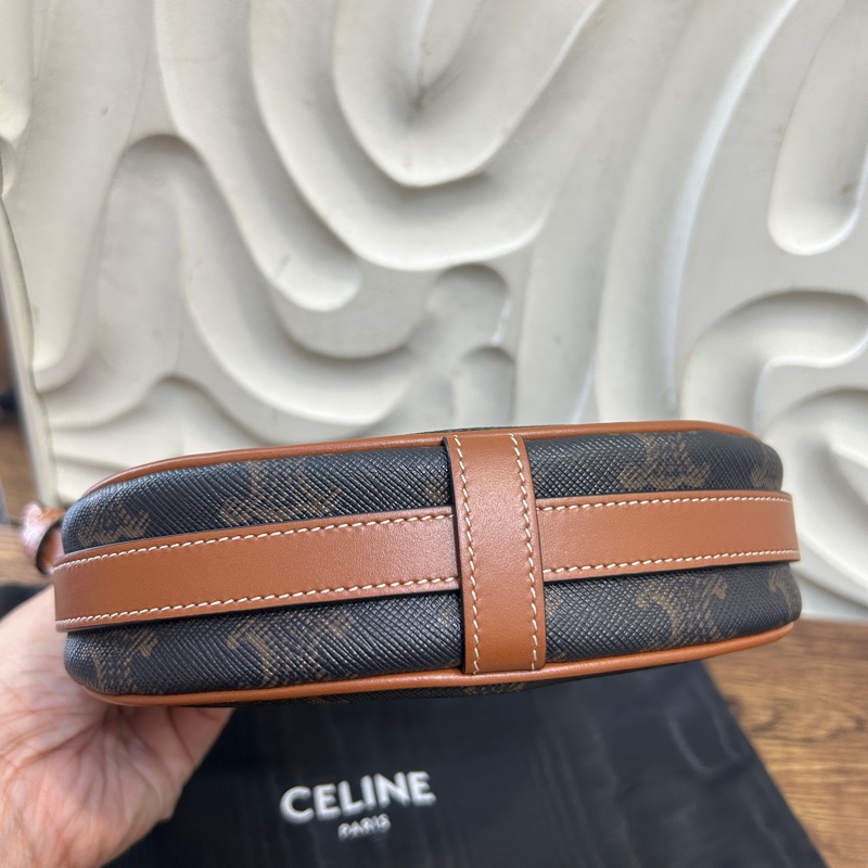 Celine  咖pvc Triomphe mini AVA 半月包-2