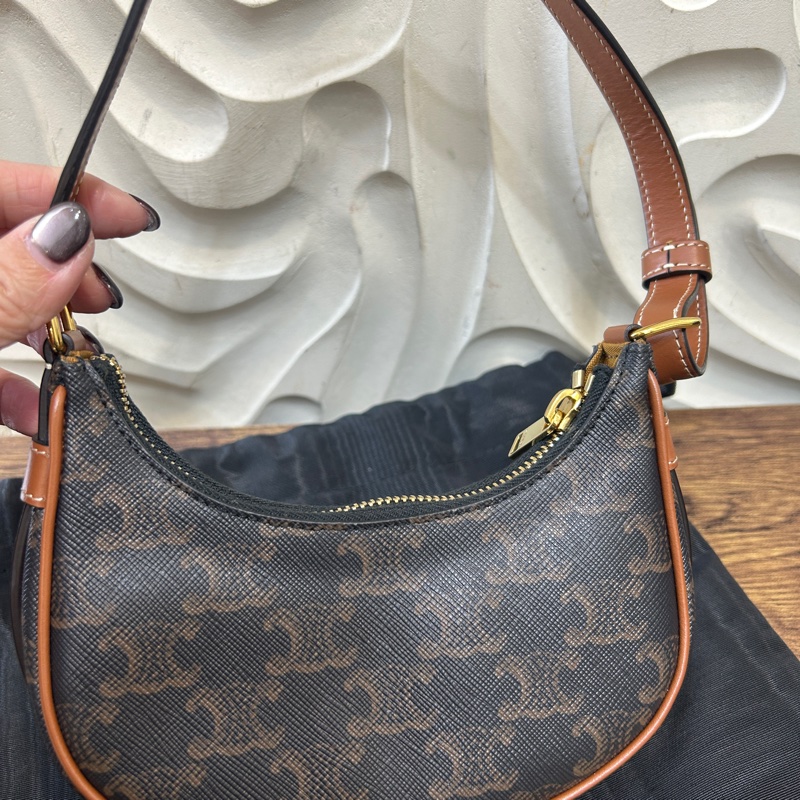 Celine  咖pvc Triomphe mini AVA 半月包-3