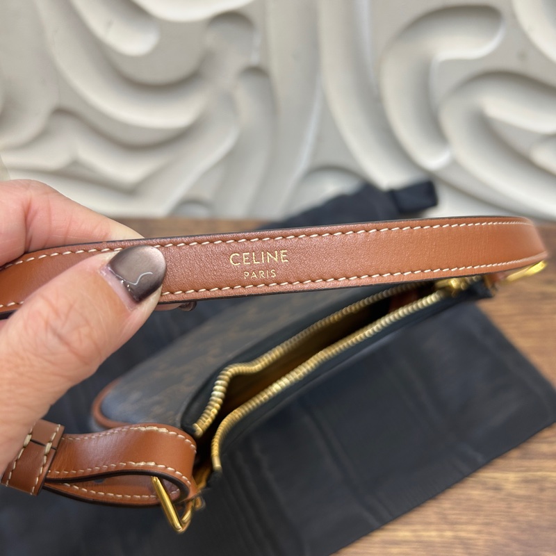Celine  咖pvc Triomphe mini AVA 半月包-5