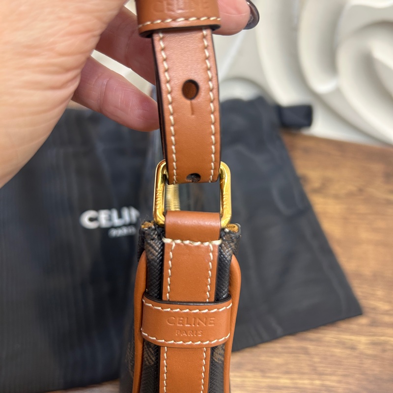 Celine  咖pvc Triomphe mini AVA 半月包-6