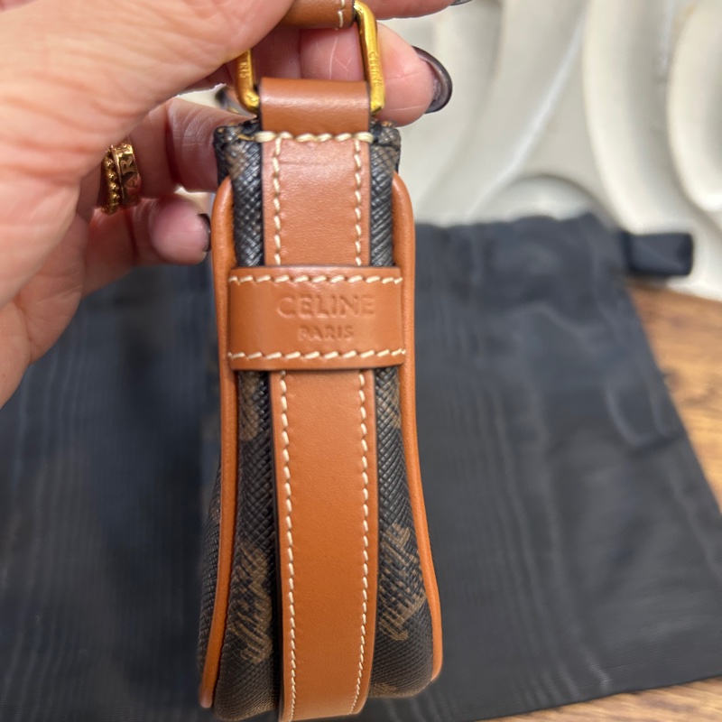 Celine  咖pvc Triomphe mini AVA 半月包-7
