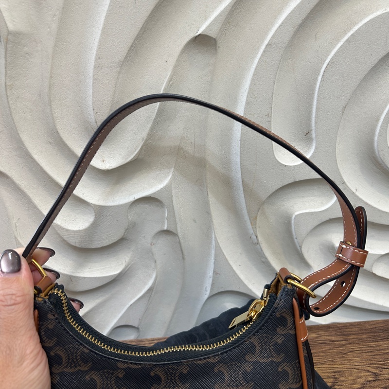 Celine  咖pvc Triomphe mini AVA 半月包-8