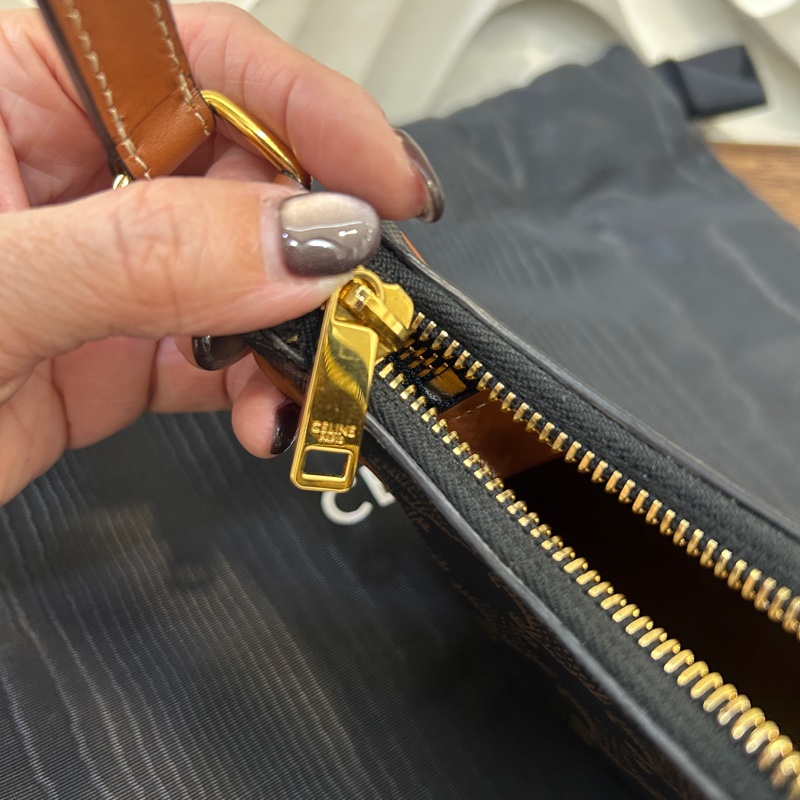 Celine  咖pvc Triomphe mini AVA 半月包-10