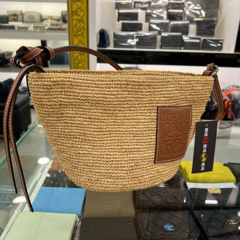 東區正精品㊣LOEWE 522010 全新草編拚牛皮拉鍊斜背包水桶包 RZ4954-0