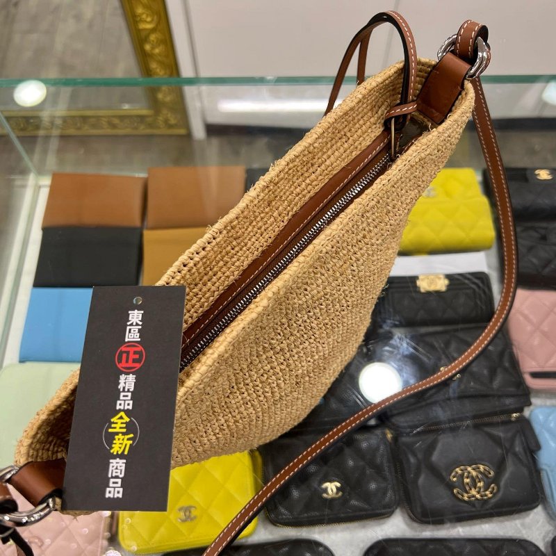 東區正精品㊣LOEWE 522010 全新草編拚牛皮拉鍊斜背包水桶包 RZ4954-5