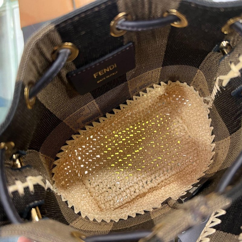 東區正精品㊣FENDI 8BS010 全新黑咖啡雙色帆布拚草編束口迷你水桶包斜背包肩背包 RZ4952-2