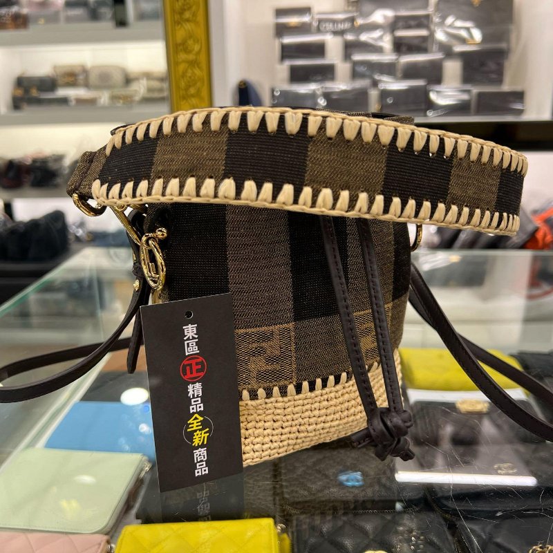 東區正精品㊣FENDI 8BS010 全新黑咖啡雙色帆布拚草編束口迷你水桶包斜背包肩背包 RZ4952-5