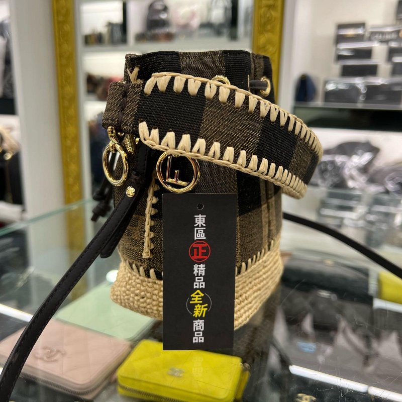 東區正精品㊣FENDI 8BS010 全新黑咖啡雙色帆布拚草編束口迷你水桶包斜背包肩背包 RZ4952-7