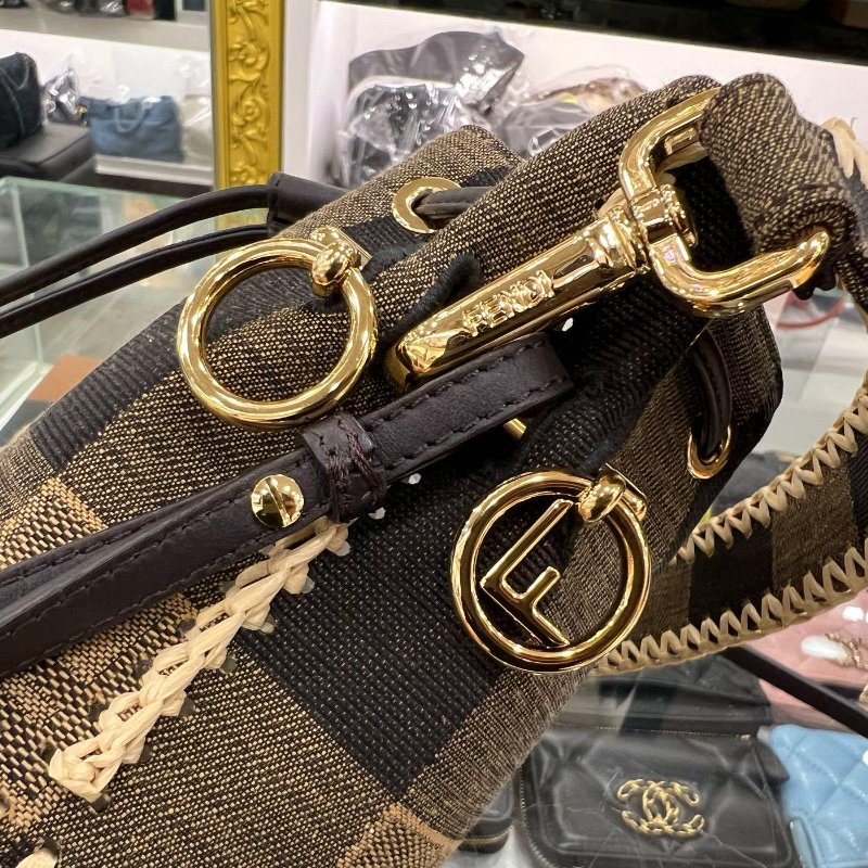 東區正精品㊣FENDI 8BS010 全新黑咖啡雙色帆布拚草編束口迷你水桶包斜背包肩背包 RZ4952-8