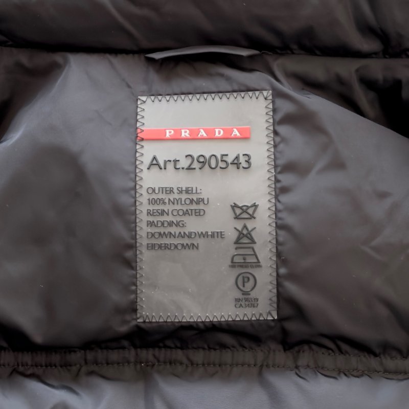 PRADA 三角標 羽絨外套-10