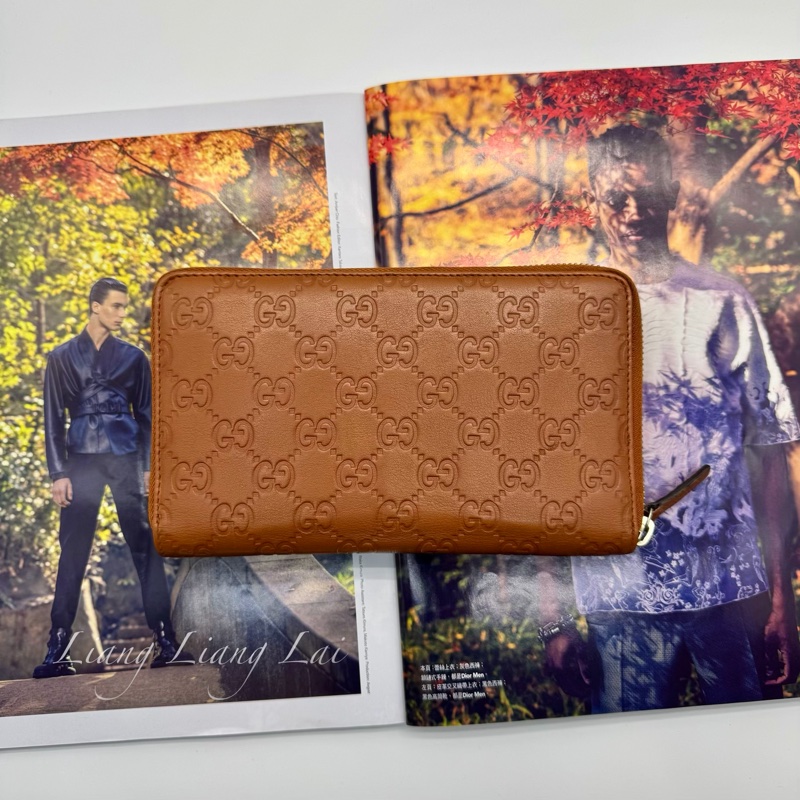 GUCCI 古馳 經典GG壓紋焦糖棕色拉鍊長夾-1
