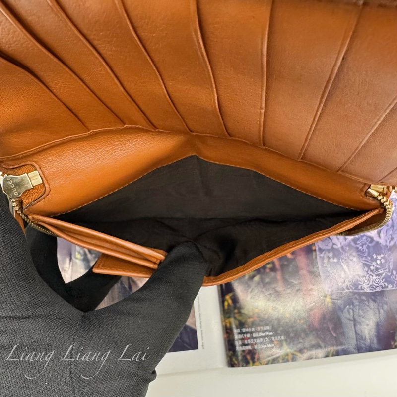 GUCCI 古馳 經典GG壓紋焦糖棕色拉鍊長夾-9