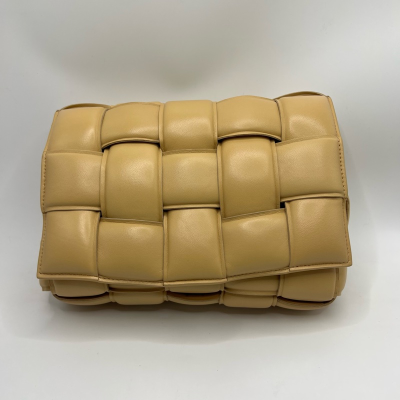 Bottega Veneta BV 葆蝶家 cassette 膨胀枕头包 奶茶色最火的颜色-0