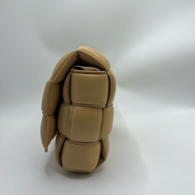 Bottega Veneta BV 葆蝶家 cassette 膨胀枕头包 奶茶色最火的颜色-2