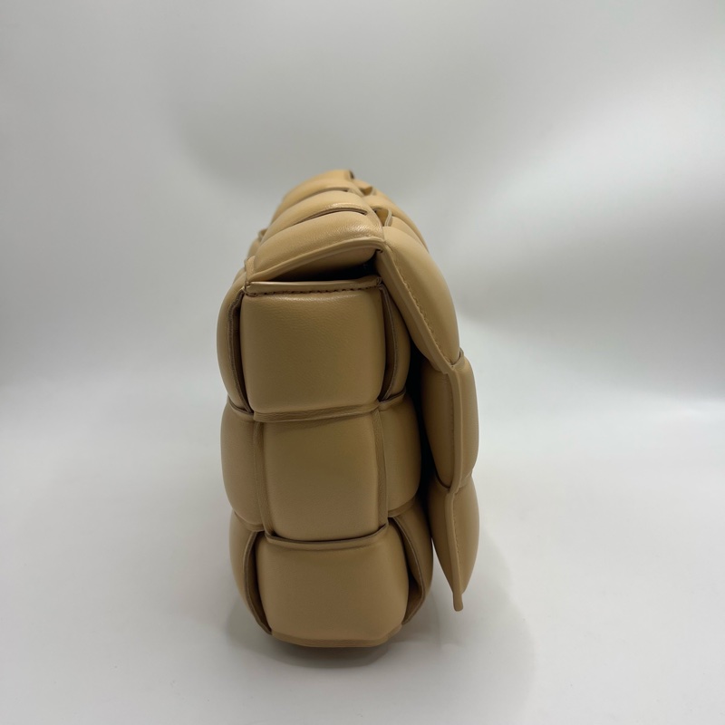 Bottega Veneta BV 葆蝶家 cassette 膨胀枕头包 奶茶色最火的颜色-3