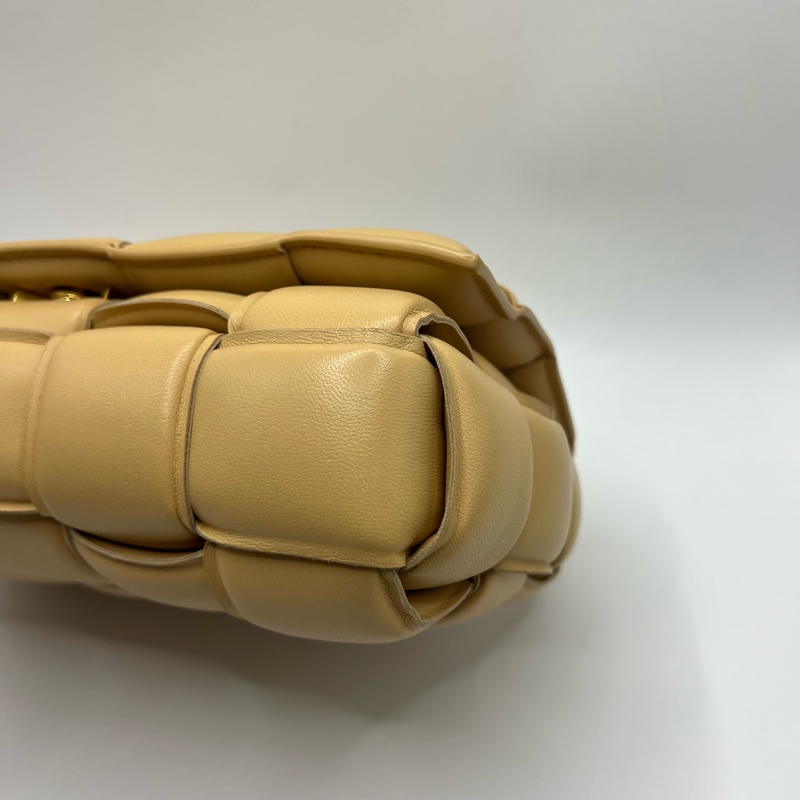 Bottega Veneta BV 葆蝶家 cassette 膨胀枕头包 奶茶色最火的颜色-5