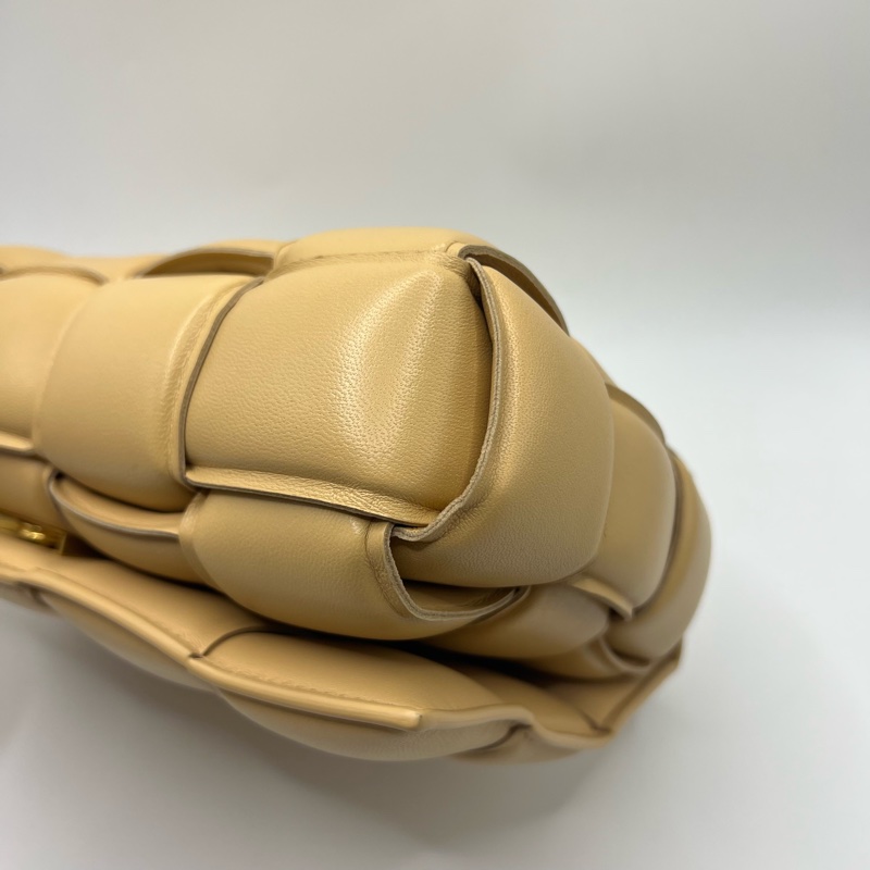 Bottega Veneta BV 葆蝶家 cassette 膨胀枕头包 奶茶色最火的颜色-6