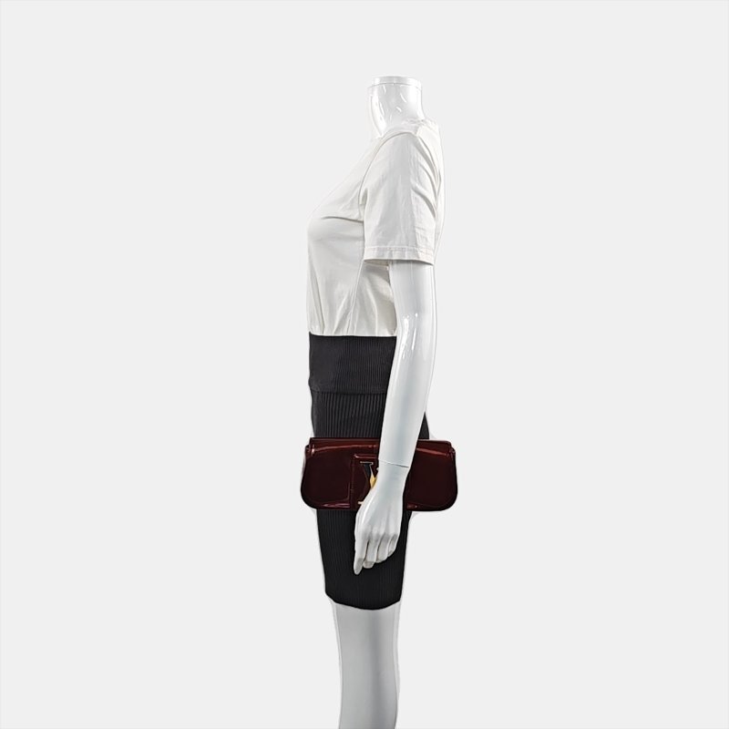 LOUIS VUITTON SOBE酒紅色漆皮手拿包金色五金-1