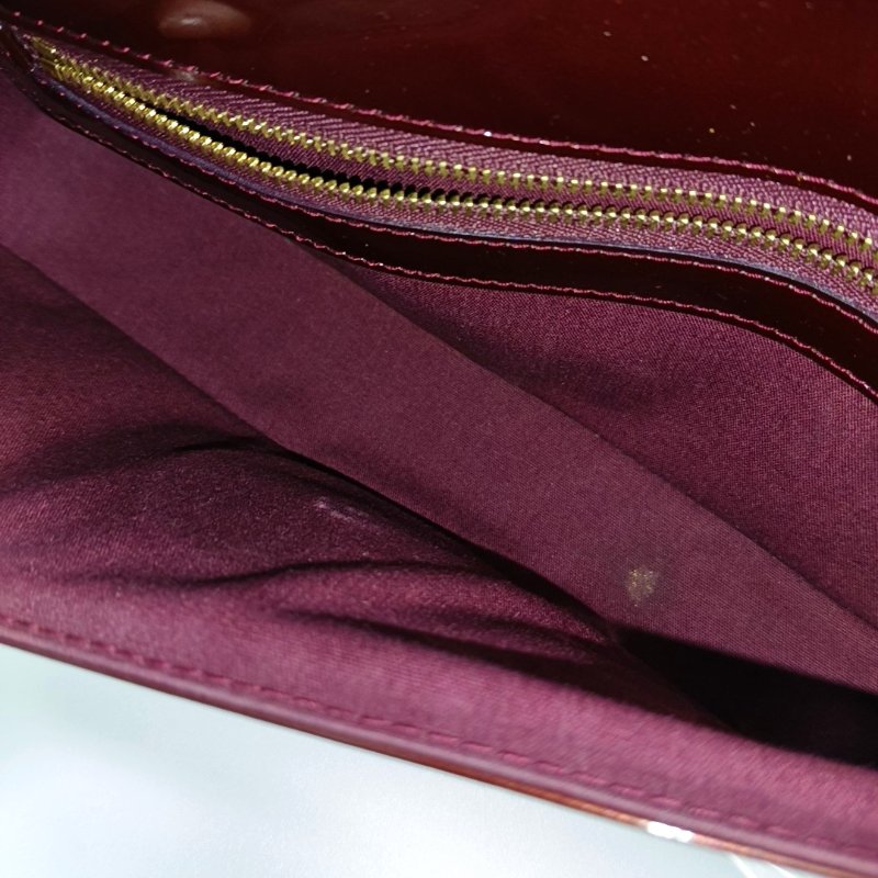 LOUIS VUITTON SOBE酒紅色漆皮手拿包金色五金-6