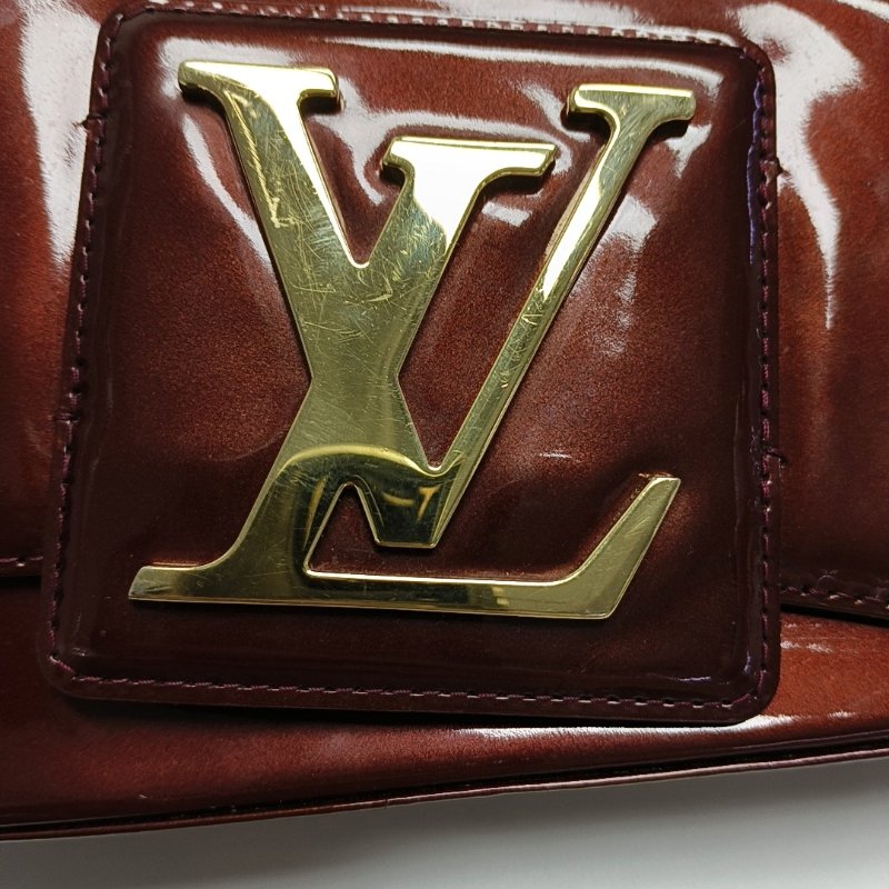 LOUIS VUITTON SOBE酒紅色漆皮手拿包金色五金-8