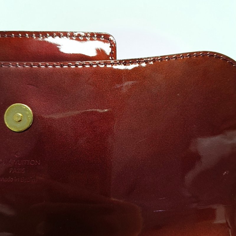 LOUIS VUITTON SOBE酒紅色漆皮手拿包金色五金-9