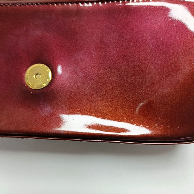 LOUIS VUITTON SOBE酒紅色漆皮手拿包金色五金-11