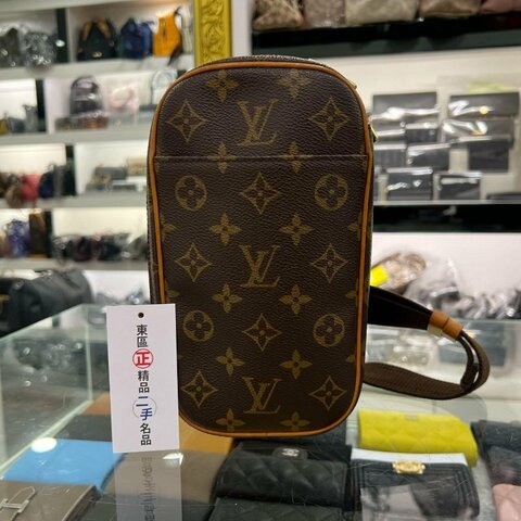 東區正精品㊣LV M51870 字紋老花胸口包斜背包 RA1725