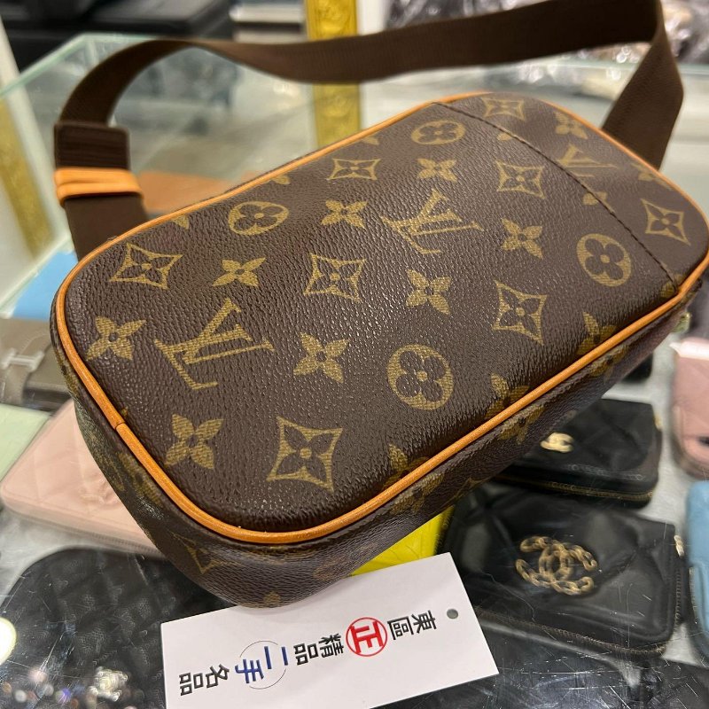 東區正精品㊣LV M51870 字紋老花胸口包斜背包 RA1725-5