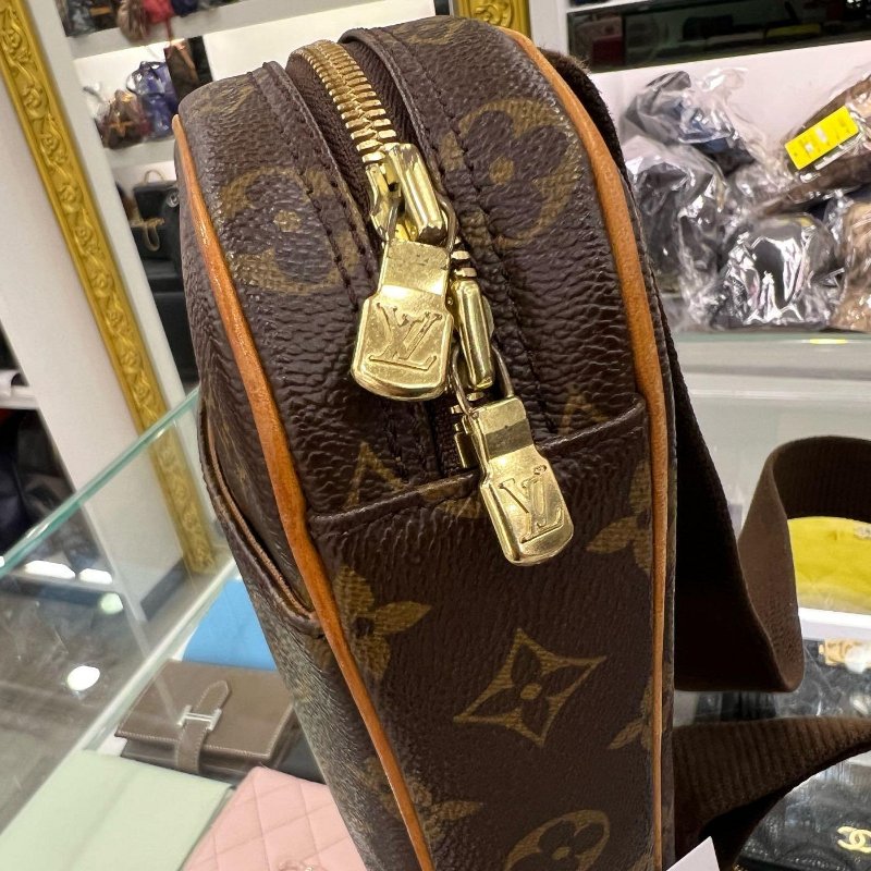 東區正精品㊣LV M51870 字紋老花胸口包斜背包 RA1725-7