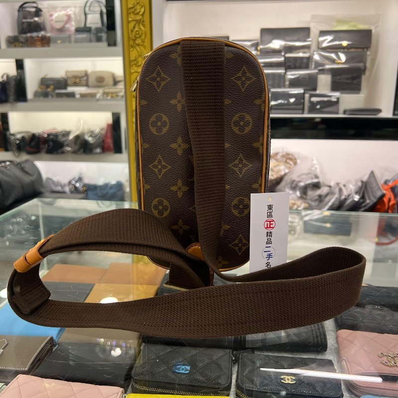 東區正精品㊣LV M51870 字紋老花胸口包斜背包 RA1725-8